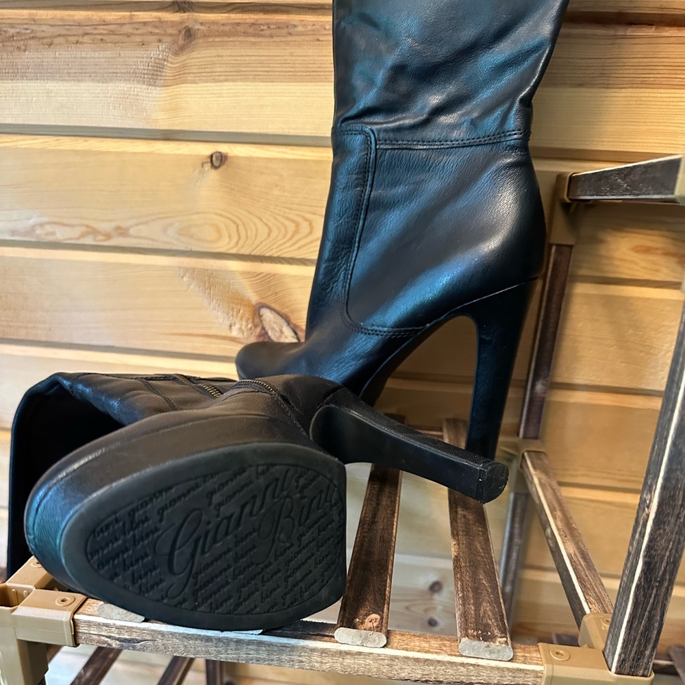 Gianni Bini knee high leather boots with 4inch heels